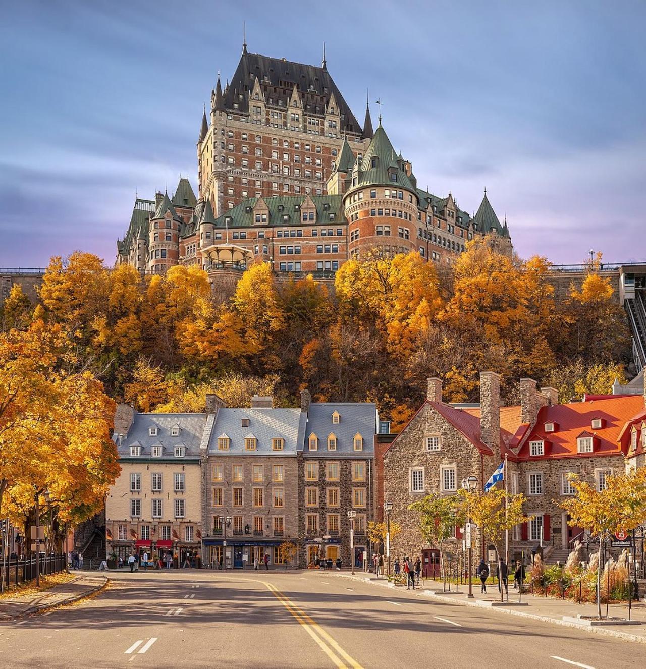 Initial - Astronaute - Centre-Ville De Quebec Exterior photo